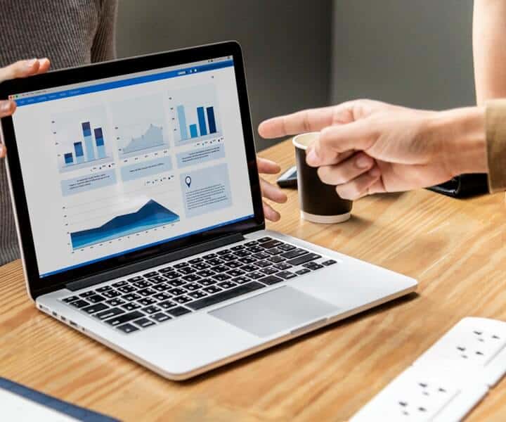 using a trade-in laptop for business presentation